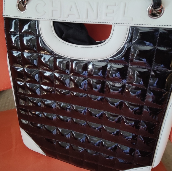 Chanel Authentic Handbag - Picture 9 of 13
